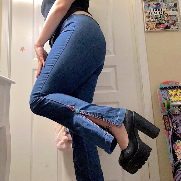 Vintage Denim - POLLY POCKET Y2K FLOWER POWER FLARE SLIT DENIM JEANS WITH FLOWER APPLIQUE